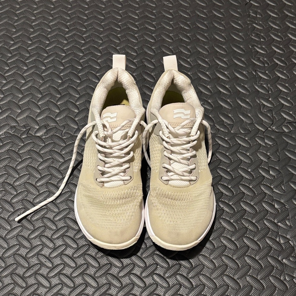 Strike mvmnt haze trainer